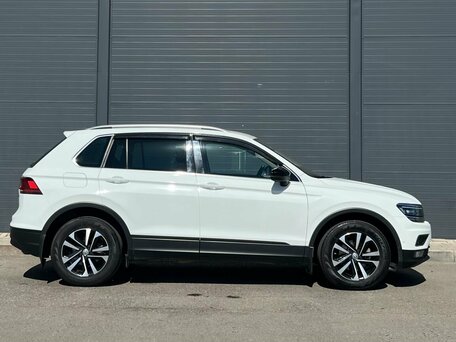 2019 Volkswagen Tiguan II, белый, 2050000 рублей, вид 4