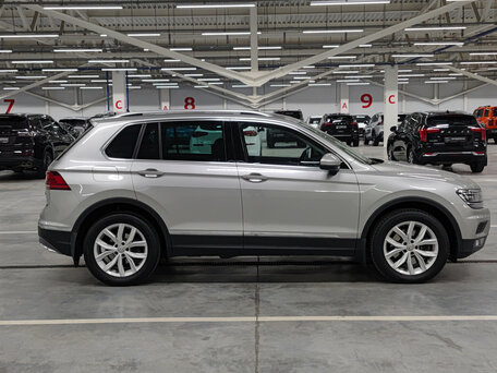 2018 Volkswagen Tiguan II, серебристый, 3000000 рублей, вид 5