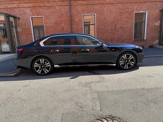 2022 BMW 7 серии 740i VII (G70), синий, 12000000 рублей, вид 5
