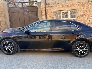 2021 Toyota Camry VIII (XV70) Рестайлинг, чёрный, 2150000 рублей, вид 4