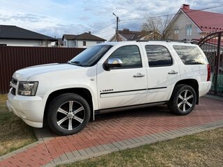 2012 Chevrolet Tahoe 6AT III, белый, 2000000 рублей, вид 4