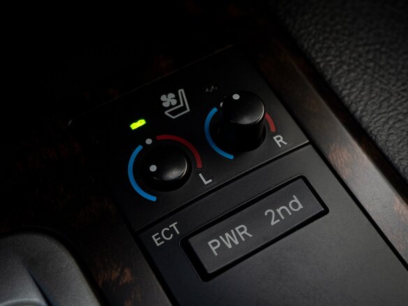 2014 Toyota Land Cruiser 200 Series Рестайлинг 1, чёрный, 4049999 рублей - вид 27