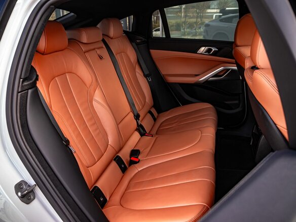 2022 BMW X6 30d III (G06), белый, 8350000 рублей - вид 13