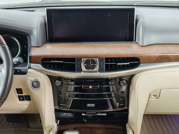 2017 Lexus LX 570 III Рестайлинг 2, белый, 8000000 рублей - вид 14