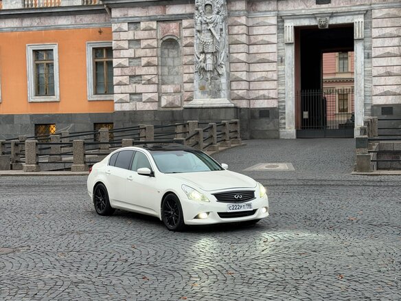 2011 Infiniti G G37 IV, белый - вид 2