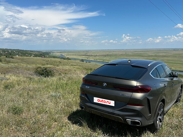 2022 BMW X6 30d III (G06), зелёный, 7500000 рублей - вид 2