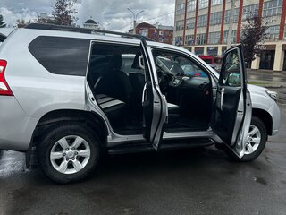 2013 Toyota Land Cruiser Prado 4-speed 150 Series Рестайлинг 1, серебристый, 2900000 рублей, вид 5