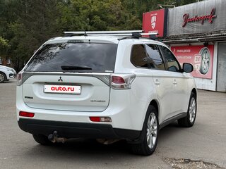 2013 Mitsubishi Outlander III, белый, 1450000 рублей, вид 3