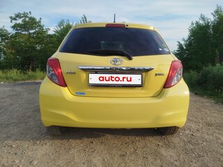 2013 Toyota Vitz III (XP130), жёлтый, 700000 рублей, вид 4