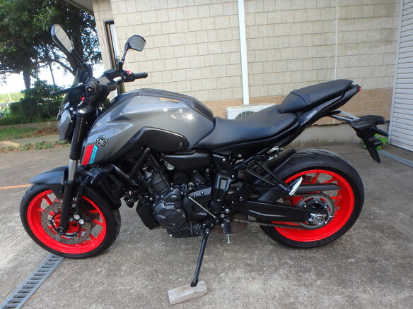 2021 Yamaha MT-07 (FZ-07), серебристый, 890000 рублей - вид 8