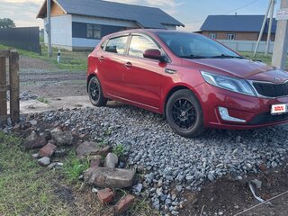 2013 Kia Rio 5-speed III, красный, 690000 рублей, вид 3
