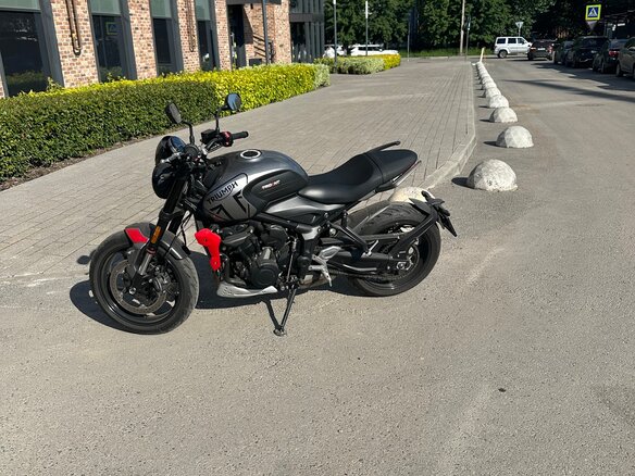 2022 Triumph Trident 660, серый, 1200000 рублей