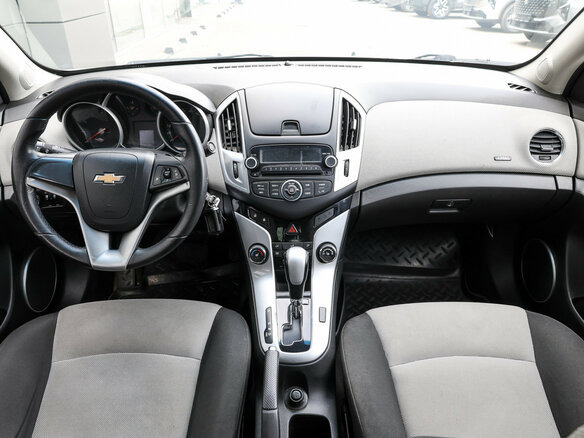 2013 Chevrolet Cruze I Рестайлинг, белый - вид 12