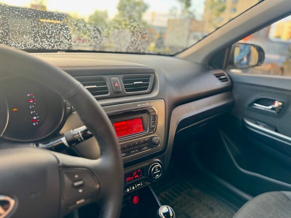 2012 Kia Rio 4-speed III, бежевый - вид 12