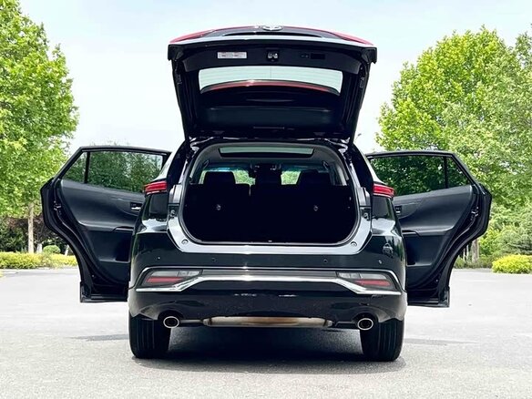 2022 Toyota Venza II, чёрный, 4102000 рублей - вид 7