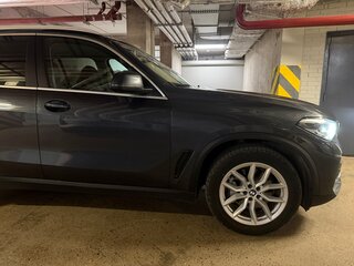 2021 BMW X5 25d IV (G05/G18), серый, 5500000 рублей, вид 4
