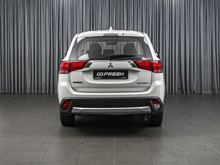 2017 Mitsubishi Outlander III Рестайлинг 2, белый, 1908000 рублей, вид 4