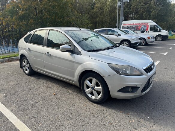 2010 Ford Focus II Рестайлинг, серебристый, 510000 рублей - вид 2
