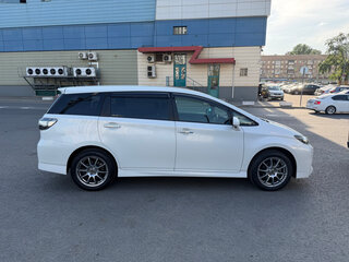 2017 Toyota Wish II Рестайлинг, белый, 1830000 рублей, вид 5