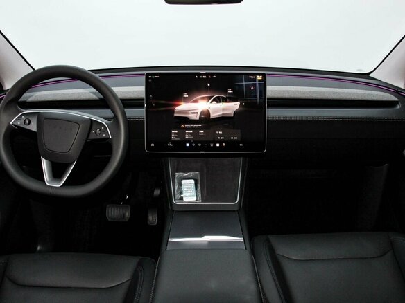 2025 Tesla Model Y Long Range I Рестайлинг, белый, 8000000 рублей - вид 2