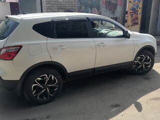 2013 Nissan Qashqai I Рестайлинг, белый, 1100000 рублей, вид 2