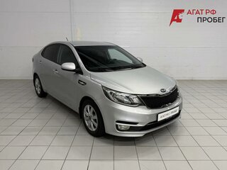 2016 Kia Rio III Рестайлинг, серебристый, 1080000 рублей, вид 3