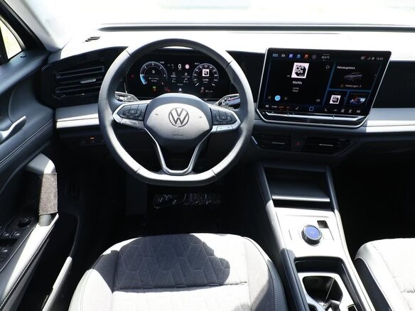 2026 Volkswagen Tiguan III, синий, 7520000 рублей - вид 5