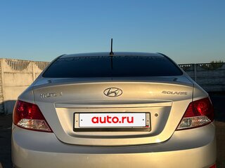 2011 Hyundai Solaris I, серебристый, 650000 рублей, вид 2