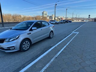 2016 Kia Rio III Рестайлинг, серебристый, 1085000 рублей, вид 3