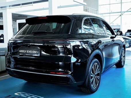 2026 Geely EX5 Гибрид EM-R, чёрный, 3829990 рублей, вид 4
