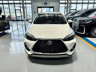 2022 Toyota Yaris L XP150 Рестайлинг, белый, 990000 рублей, вид 2