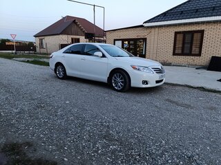 2010 Toyota Camry VI (XV40) Рестайлинг, белый, 899000 рублей, вид 3