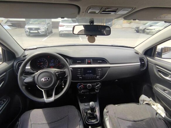 2017 Kia Rio IV, серебристый, 880000 рублей - вид 4
