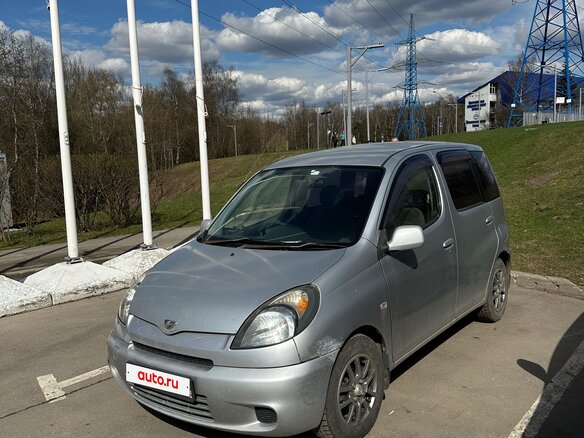 2001 Toyota FunCargo, серебристый