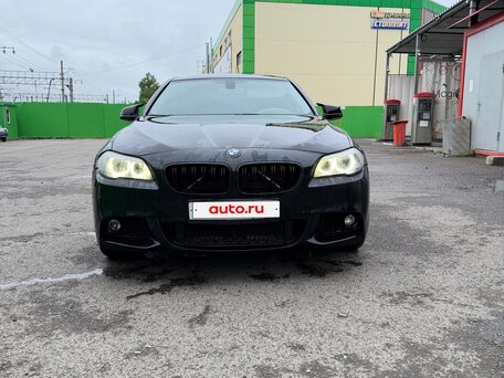 2012 BMW 5 серии 528i xDrive VI (F10/F11/F07), чёрный, вид 3