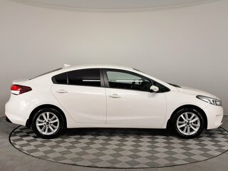 2019 Kia Cerato III Рестайлинг (Classic), белый, 1430000 рублей, вид 4