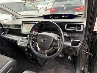 2017 Honda Stepwgn V, чёрный, 1900000 рублей, вид 5