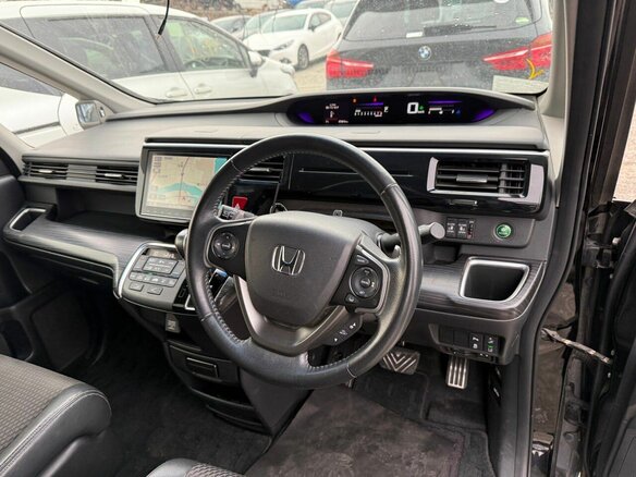 2017 Honda Stepwgn V, чёрный, 1865000 рублей - вид 5