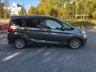 2017 Honda Freed+ II, серый, 1350000 рублей, вид 3