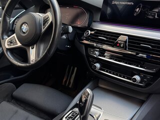 2020 BMW 5 серии 530i xDrive VII (G30/G31/G38), чёрный, 4400000 рублей, вид 4