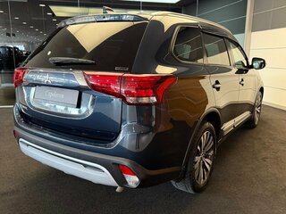 2020 Mitsubishi Outlander III Рестайлинг 3, синий, 2490000 рублей, вид 2