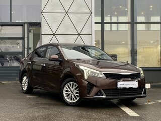 2021 Kia Rio IV Рестайлинг, коричневый, 1489000 рублей, вид 3