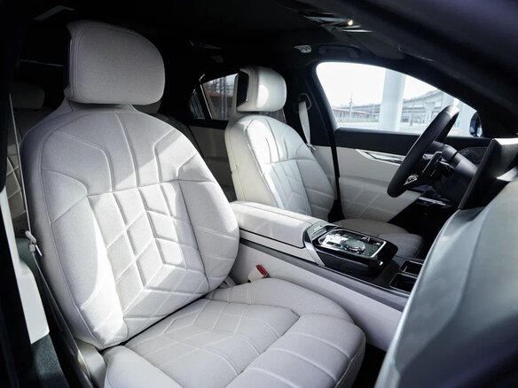 2025 BMW 7 серии 740d xDrive VII (G70), серый, 15900000 рублей - вид 32