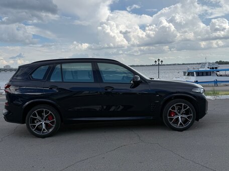 2024 BMW X5 Long 30Li IV (G05/G18) Рестайлинг, чёрный, 8650000 рублей, вид 3
