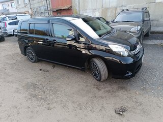 2011 Toyota ISis I Рестайлинг, чёрный, 1400000 рублей, вид 2