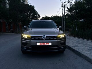 2017 Volkswagen Tiguan II, бежевый, 2400000 рублей, вид 1
