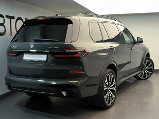 2026 BMW X7 40i I (G07) Рестайлинг, серый, 18750000 рублей, вид 4