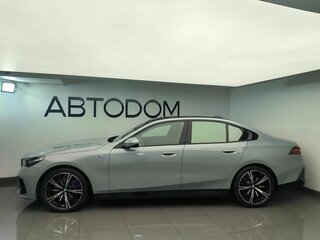 2025 BMW 5 серии 530i xDrive VIII (G60/G61/G68), чёрный, 9250000 рублей, вид 5