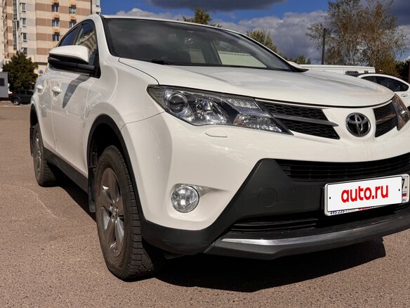 2015 Toyota RAV4 IV (XA40), белый, 1985000 рублей - вид 2