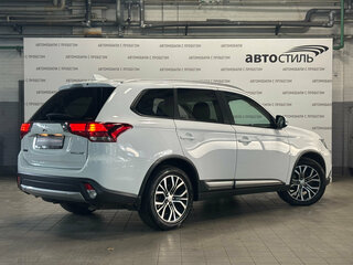 2017 Mitsubishi Outlander III Рестайлинг 2, белый, 1649000 рублей, вид 5